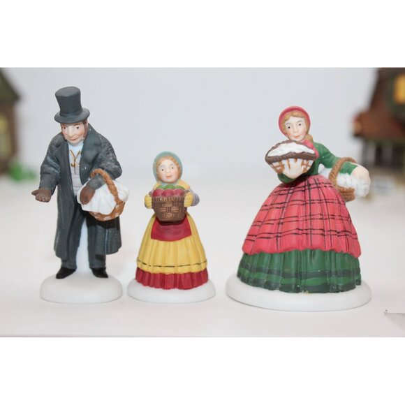 Dept 56 Dickens Village - The Spirit of Giving Gift Set - Picture 7 of 9